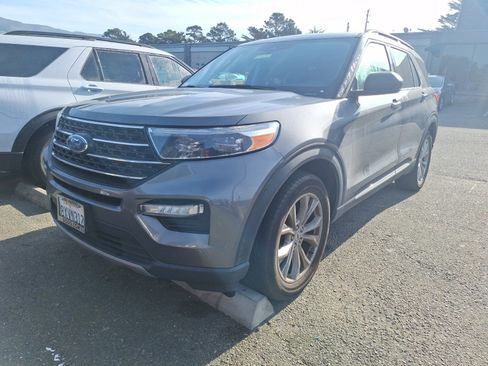 Used 2021 Ford Explorer XLT w/ Equipment Group 202A image 2