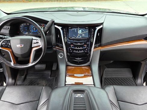 Used 2018 Cadillac Escalade ESV Premium Luxury AWD/4WD image 35