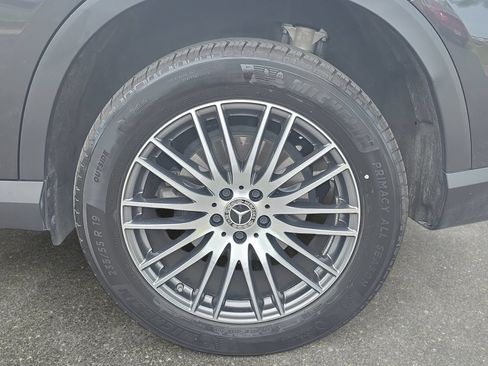 Used 2025 Mercedes-Benz GLC 300 4MATIC image 32