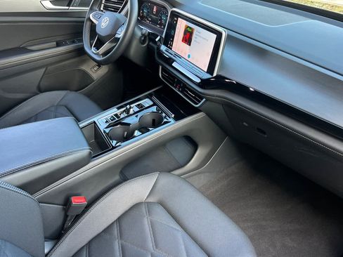 Used 2024 Volkswagen Atlas Cross Sport SE image 16