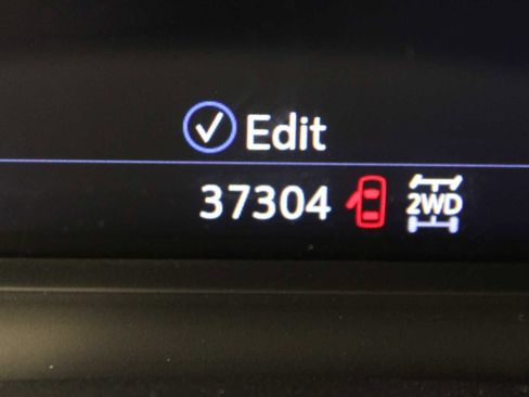 Certified 2022 Cadillac XT5 Premium Luxury w/ LPO, Floor Liner Package image 40