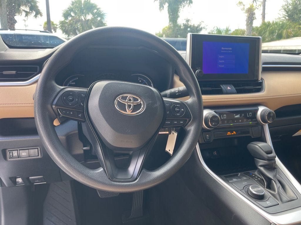 Used 2025 Toyota RAV4 LE AWD/4WD image 14