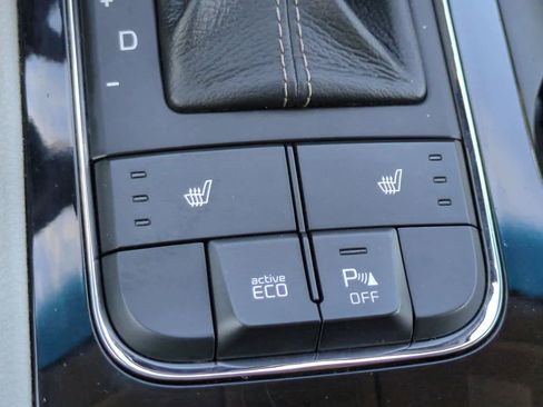 Used 2016 Kia Sedona EX image 22