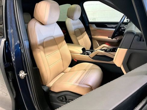 Certified 2025 Porsche Cayenne Coupe AWD/4WD image 12