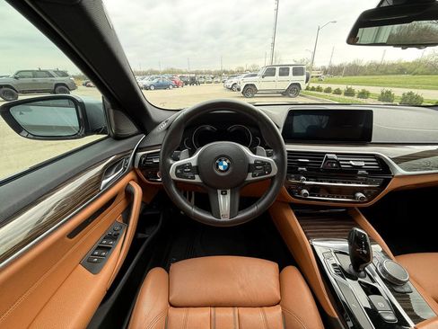 Used 2019 BMW 530i xDrive w/ M Sport Package AWD/4WD image 16