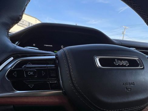 Used 2023 Jeep Grand Cherokee Summit image 23