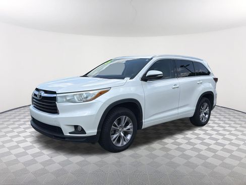 Used 2015 Toyota Highlander XLE FWD image 3