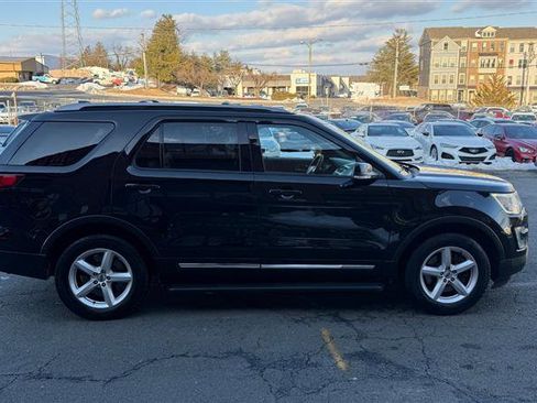 Used 2016 Ford Explorer XLT w/ Equipment Group 202A image 5