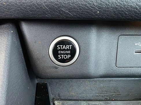 Used 2022 Nissan Rogue SV image 35