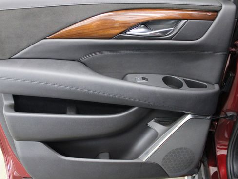 Used 2017 Cadillac Escalade ESV Luxury image 19