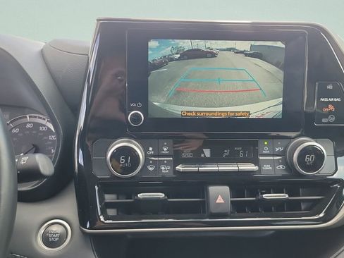 Used 2024 Toyota Highlander LE image 22