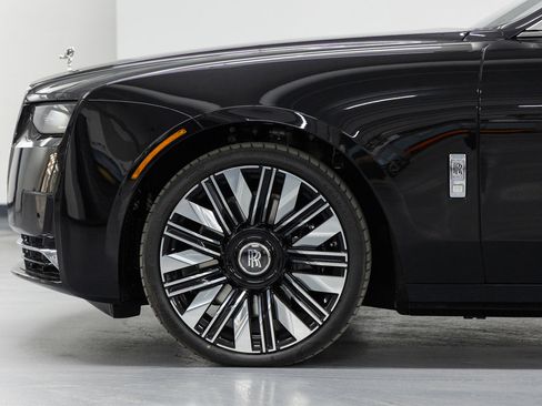 Used 2025 Rolls-Royce Ghost image 21