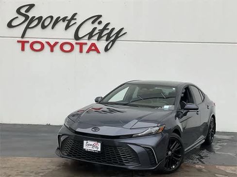 Used 2026 Toyota Camry SE w/ Convenience Package image 1