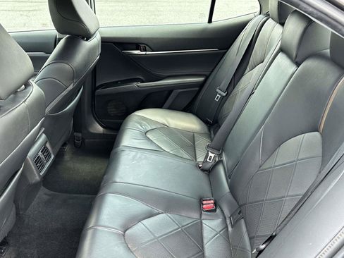 Used 2018 Toyota Camry XLE FWD image 12