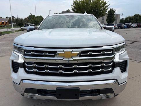 Used 2024 Chevrolet Silverado 1500 LTZ AWD/4WD image 3