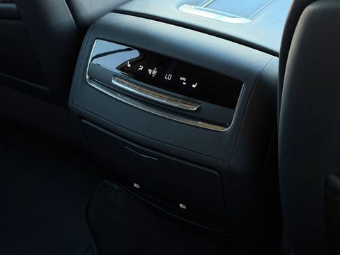 Certified 2022 Cadillac Escalade Premium Luxury image 33