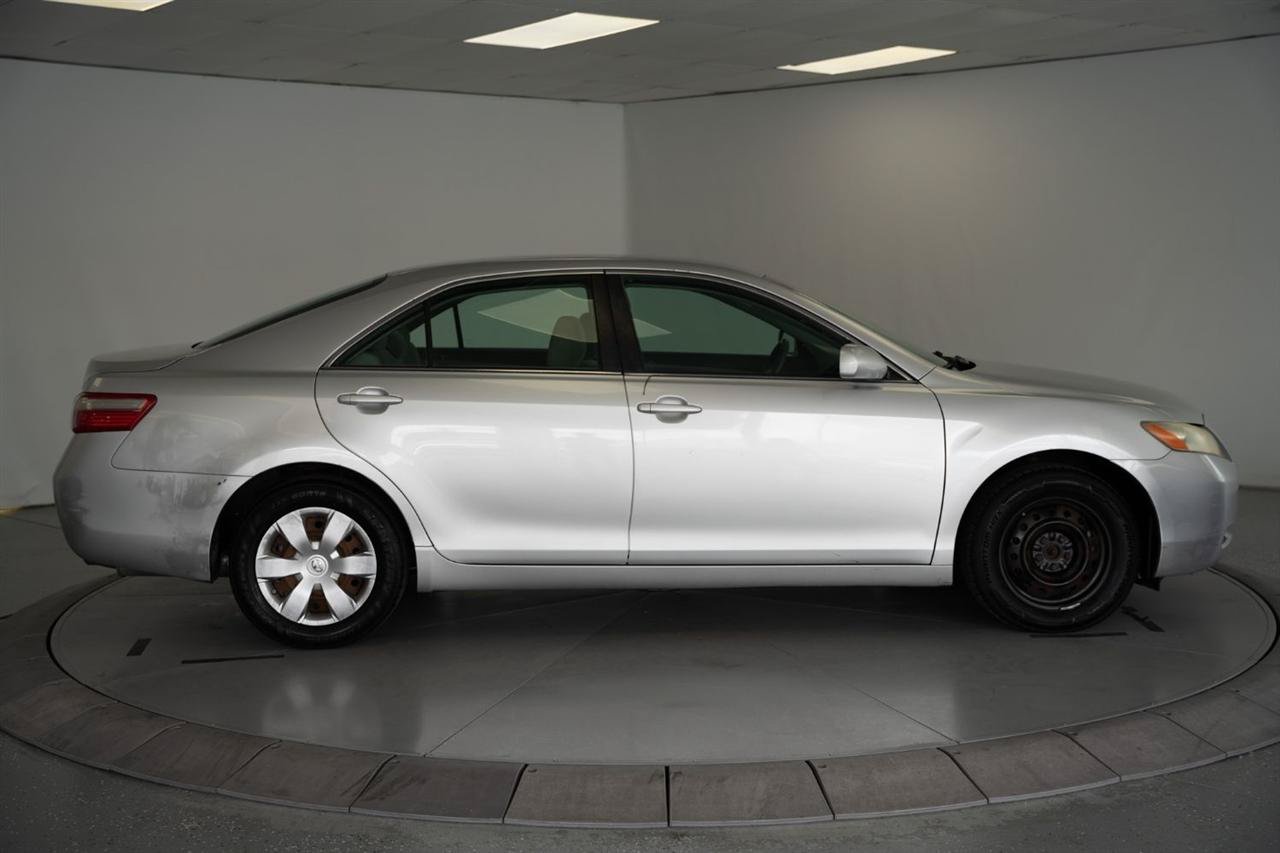 Used 2009 Toyota Camry LE FWD image 6