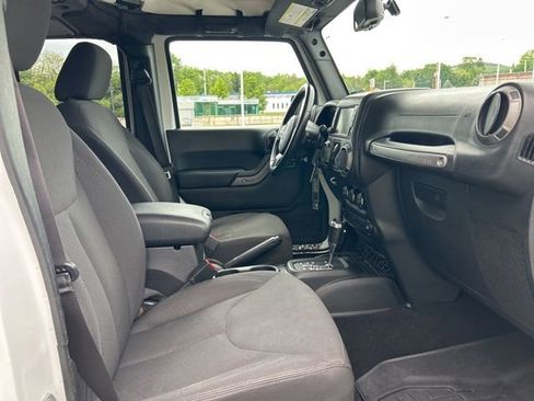 Used 2017 Jeep Wrangler Unlimited Sport w/ Quick Order Package 24S AWD/4WD image 13