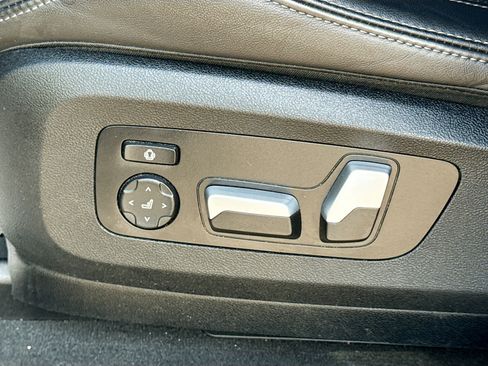 Used 2023 BMW X6 xDrive40i w/ M Sport Package image 25