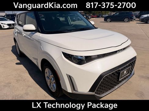Certified 2025 Kia Soul LX w/ LX Technology Package FWD image 5