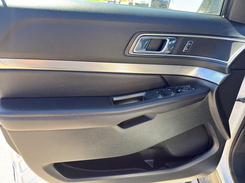 Used 2018 Ford Explorer XLT w/ Equipment Group 202A AWD/4WD image 14