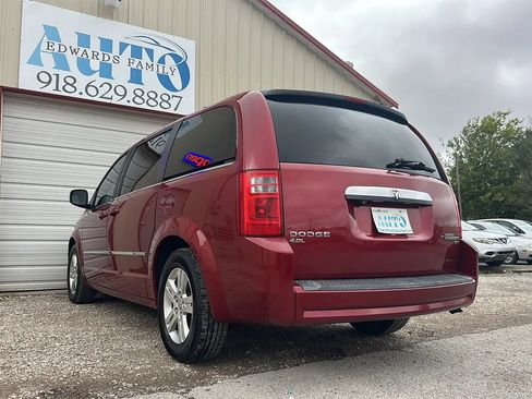 Used 2010 Dodge Grand Caravan SXT image 23