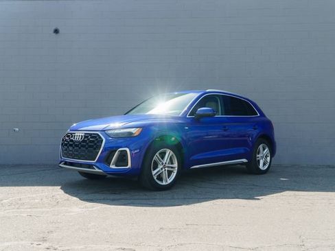 Used 2023 Audi Q5 e Prestige w/ Prestige Package AWD/4WD image 1