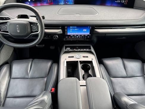 Certified 2025 Lincoln Navigator L Reserve image 13