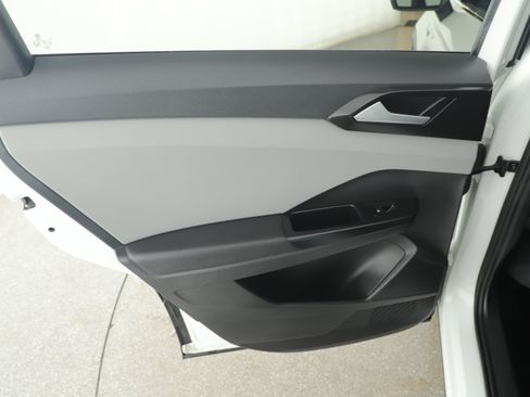 Used 2022 Volkswagen Taos SE image 15