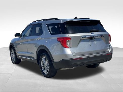Used 2024 Ford Explorer XLT AWD/4WD image 5