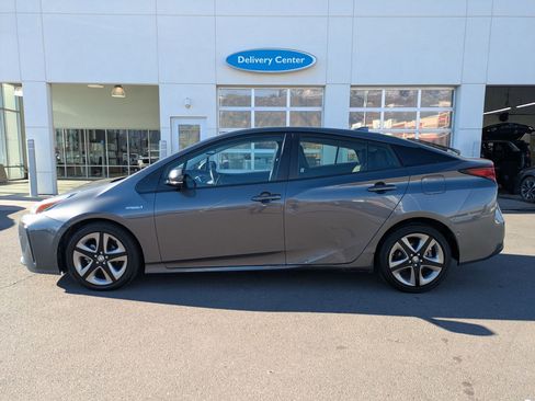 Used 2019 Toyota Prius XLE image 9
