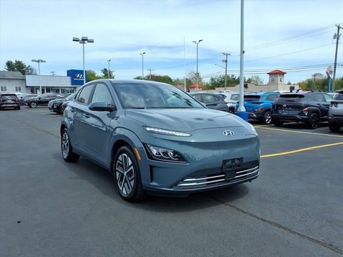 Used 2023 Hyundai Kona Limited FWD image 3
