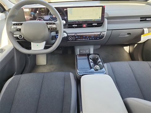 New 2025 Hyundai Ioniq 5 SE image 11