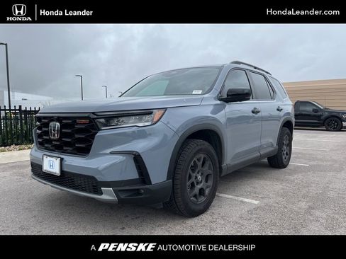 Used 2025 Honda Pilot TrailSport image 1
