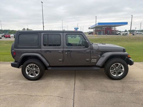 Used 2020 Jeep Wrangler Unlimited Sahara AWD/4WD image 7