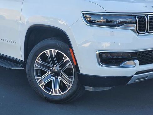 Certified 2024 Jeep Wagoneer Series II w/ Flexible Seating Group RWD image 3