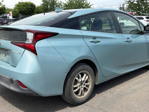 Used 2019 Toyota Prius LE AWD/4WD image 4