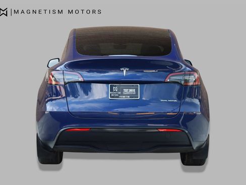 Used 2024 Tesla Model Y Long Range AWD/4WD image 8