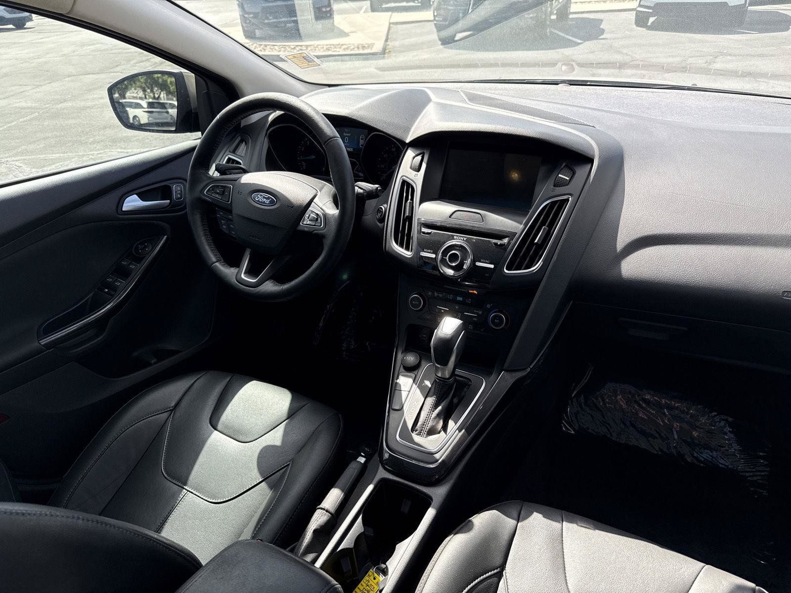 Used 2018 Ford Focus Titanium w/ Titanium Technology Package FWD image 19