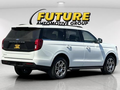 Certified 2025 Ford Expedition Active AWD/4WD image 3