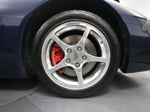 Used 2001 Chevrolet Corvette Convertible RWD image 15