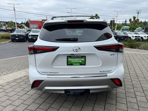 New 2026 Toyota Highlander Platinum AWD/4WD image 4