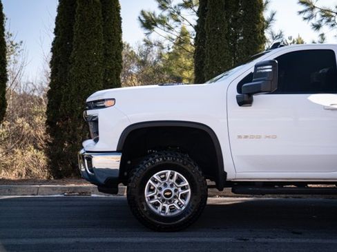 Used 2025 Chevrolet Silverado 2500 LT w/ Convenience Package image 5