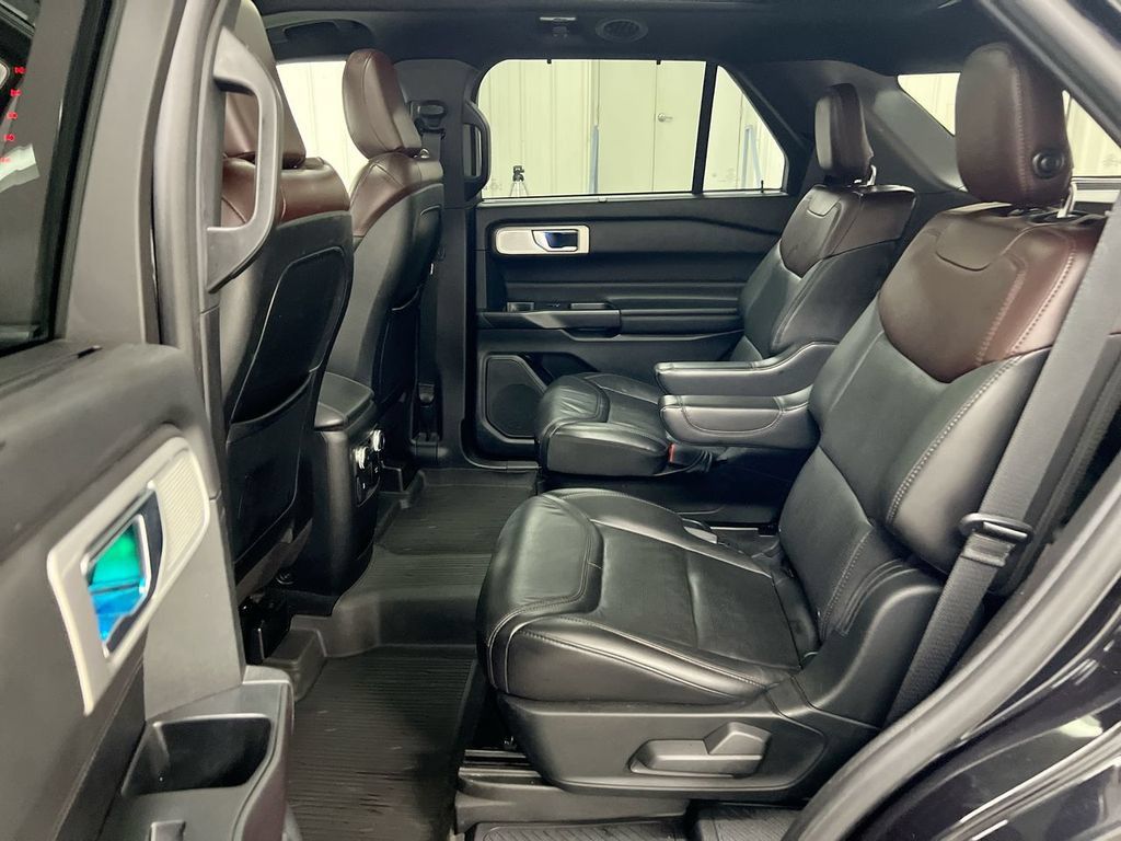 Used 2020 Ford Explorer Platinum w/ Premium Technology Package AWD/4WD image 23