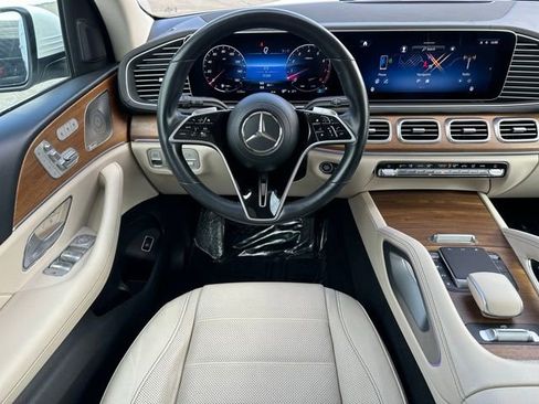 Used 2024 Mercedes-Benz GLS 450 4MATIC image 10