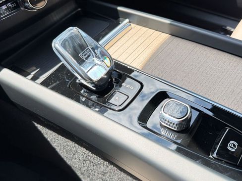 New 2026 Volvo XC60 B5 Plus w/ Climate Package image 25