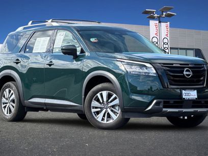 Used 2023 Nissan Pathfinder SL w/ Black Appearance Package