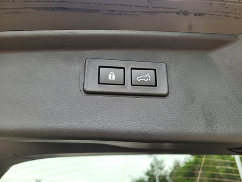 Used 2025 Subaru Outback Premium image 19