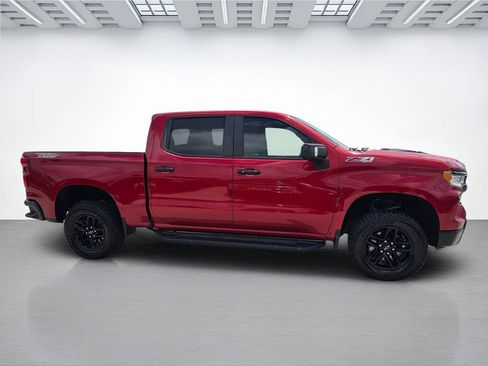 Used 2024 Chevrolet Silverado 1500 LT Trail Boss w/ LT Trail Boss Premium Package AWD/4WD image 2