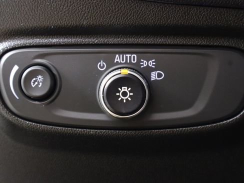 Used 2021 Chevrolet Equinox LT FWD image 10